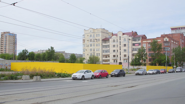 На месте конюшен и огородов: в историческом центре Челябинска начали строить прокуратуру