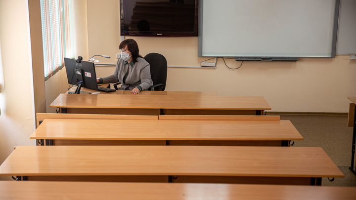 Власти Кузбасса рассказали, как правильно организовать онлайн-обучение. Дистант продлится месяц