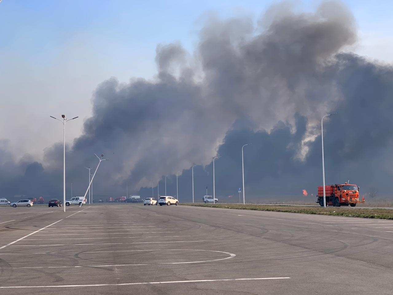 Дым от пожара чувствуется в центре и почти во всех районах Ростова