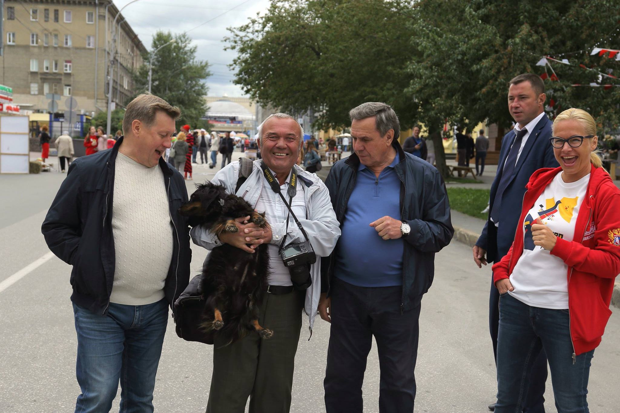Свою собаку Андрей Геннадьевич с удовольствием брал на репортажи. Дину знали многие в городе Свою собаку Андрей Геннадьевич с удовольствием брал на репортажи. Дину знали многие в городе