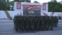 Видео дня: нижегородские военные смотрят московский парад на пустой набережной