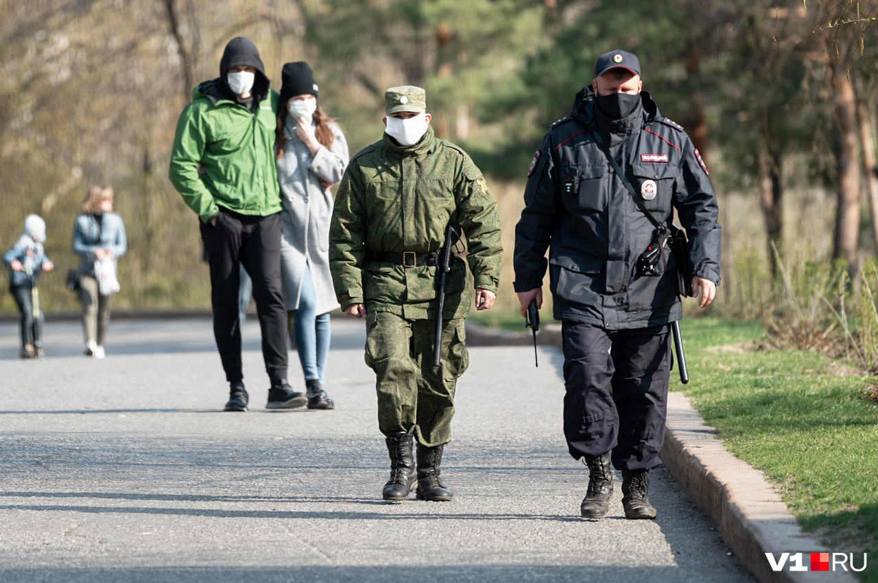Пока следят за соблюдением режима самоизоляции чиновники, полицейские и казаки