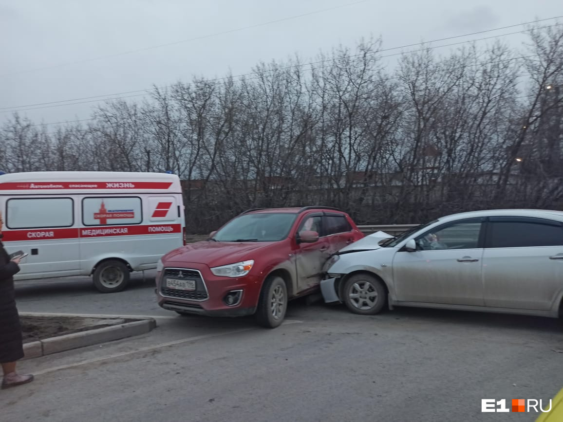 На место выезжала скорая и полиция На место выезжала скорая и полиция