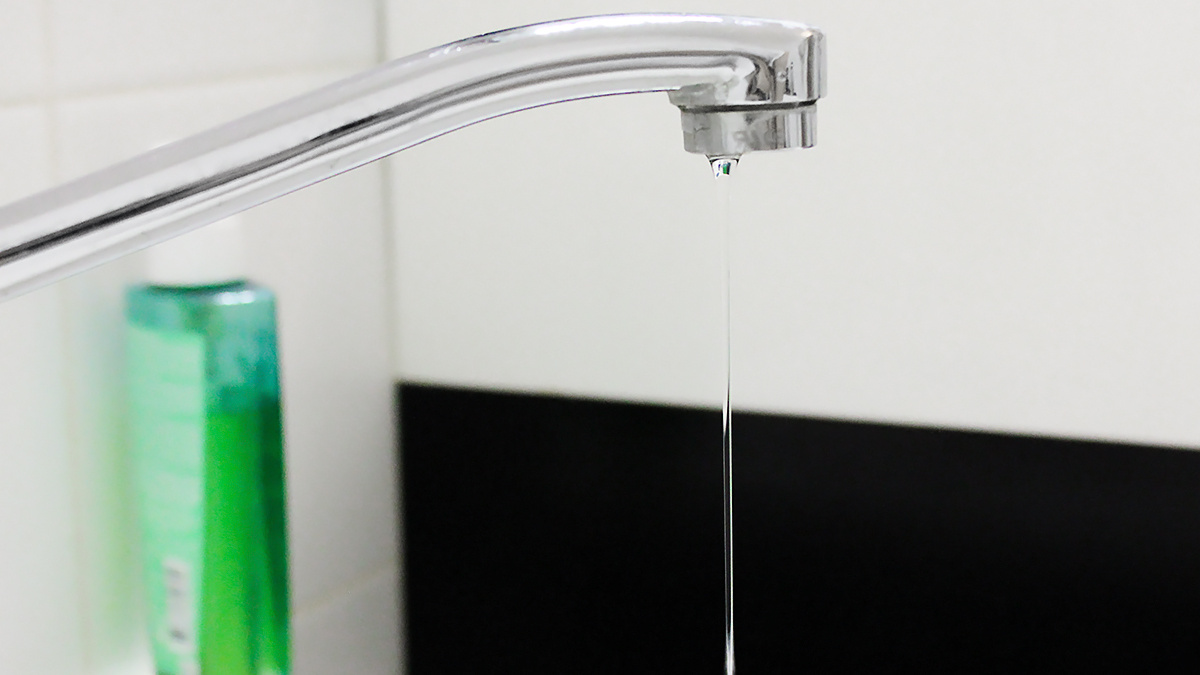 Новосибирцы жалуются, что горячую воду не дают вовремя — что ответили в СГК