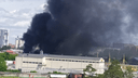В Новосибирске полыхает склад — над Заельцовским районом поднялось чёрное облако дыма