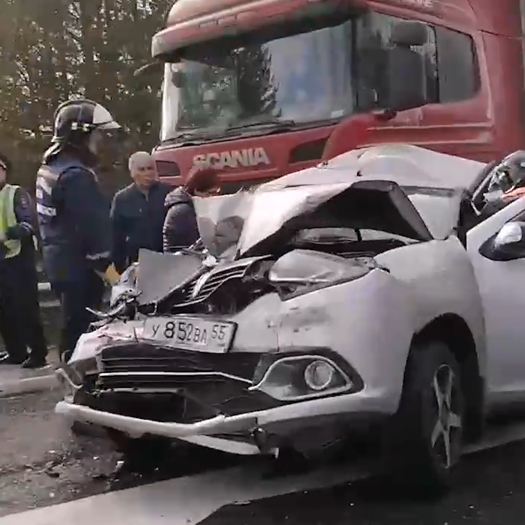 Судя по номерам, пострадавший Renault — из Омский области 