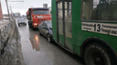 Седан зажало между троллейбусом и КАМАЗом на Ипподромской улице