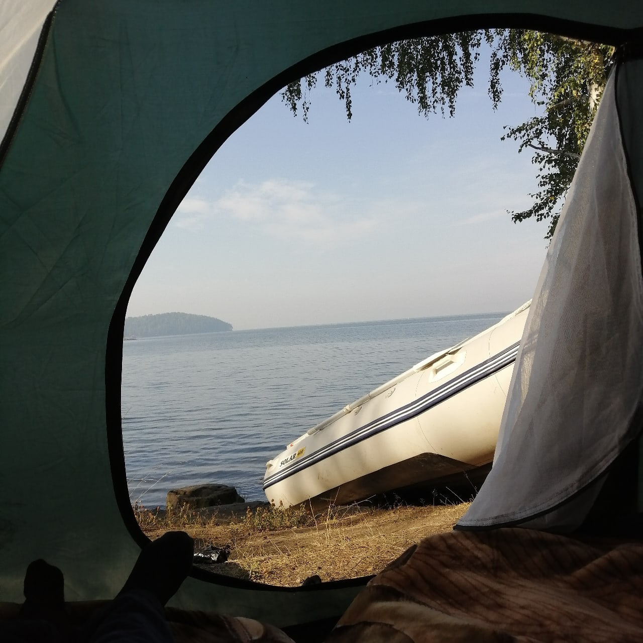Вид на озеро Таватуй из палатки