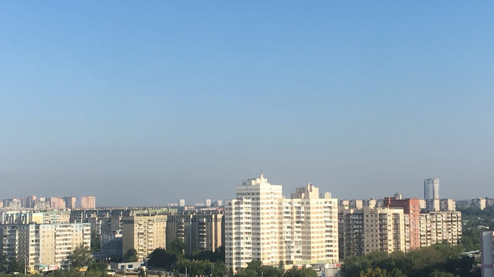 Небо над Челябинском затянуло смогом. В Минэкологии заявили — такая картина по всей области