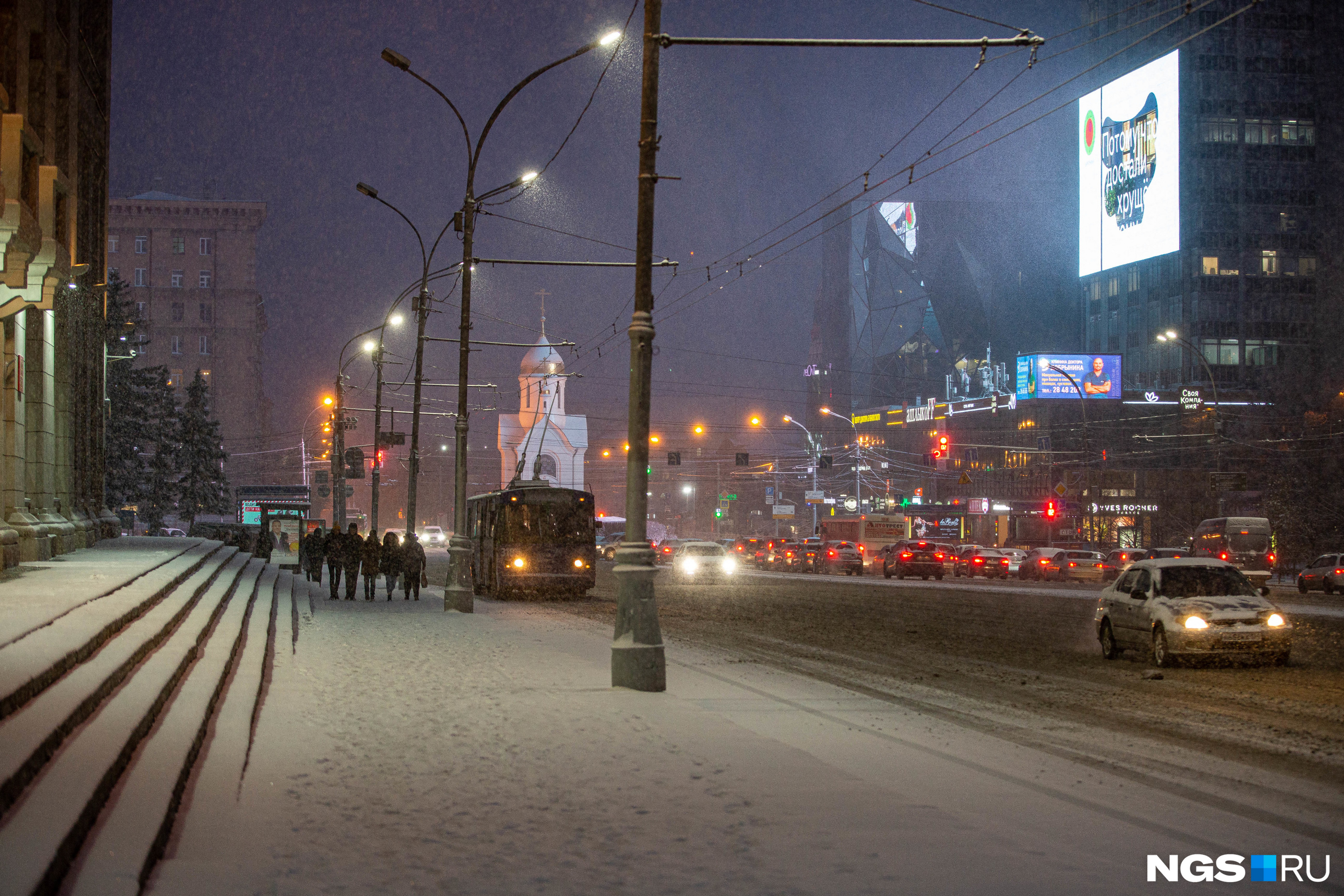 Первому настоящему снегу сегодня будет посвящена добрая половина сторис в Instagram новосибирцев
