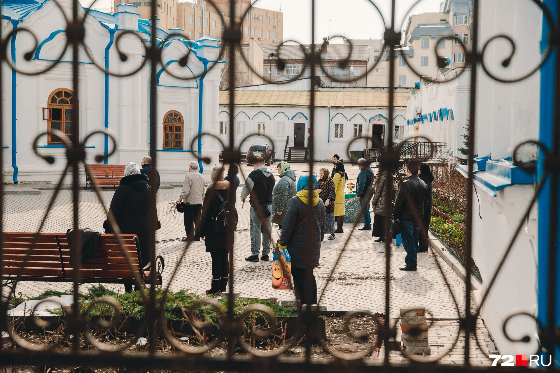 Вербное воскресенье сходить на кладбище. Церковь на Семакова Тюмень.