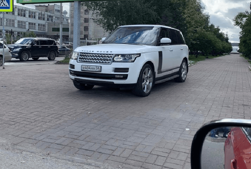 Стоянка на тротуаре Стоянка на тротуаре