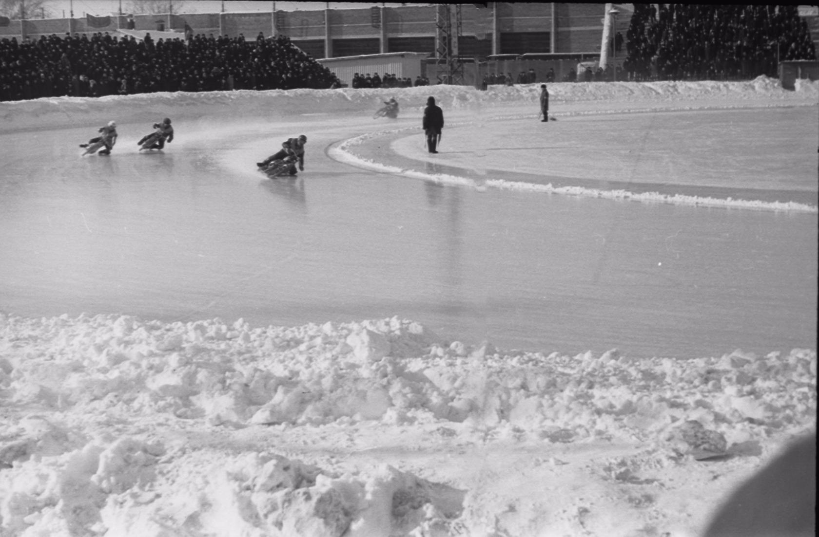 1968 год, Кемерово, мотогонки на льду на стадионе «Химик» 1968 год, Кемерово, мотогонки на льду на стадионе «Химик»
