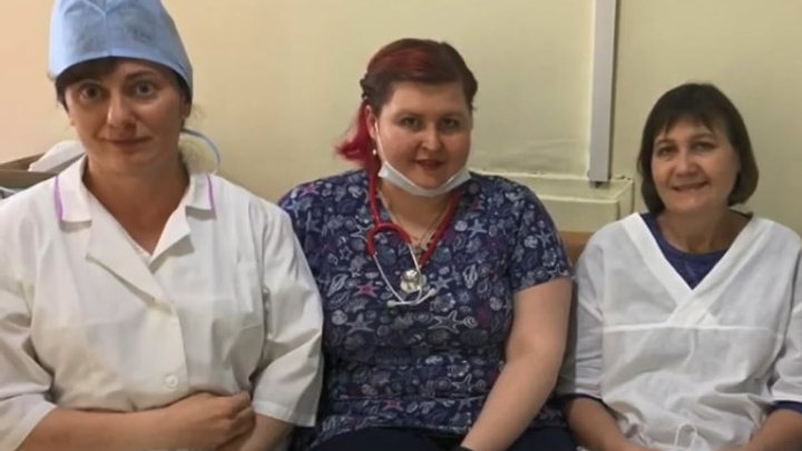 Видео дня: нижегородские врачи борются с COVID-19 и не видят близких неделями