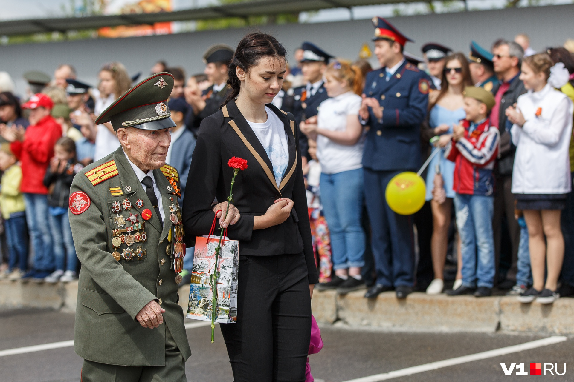 Волгоградским ветеранам. Волгоград 9 мая. День Победы в России. Ветераны Волгограда. Ветераны Победы Волгоград.