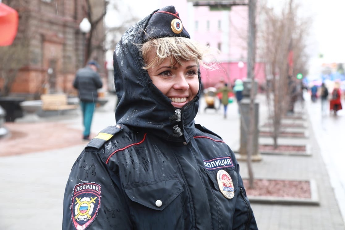 Старший сержант Юлия Волынкина выходит на службу в любую погоду Старший сержант Юлия Волынкина выходит на службу в любую погоду