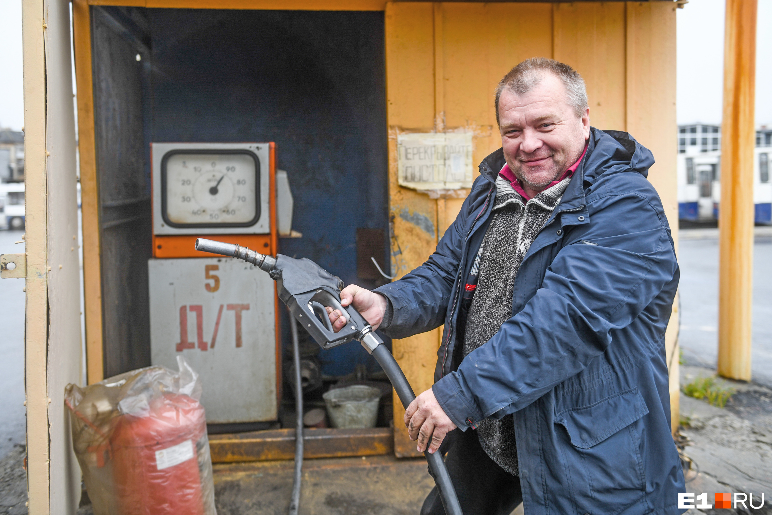 Почему цены на бензин в России не зависят от котировок нефти - Российская газета