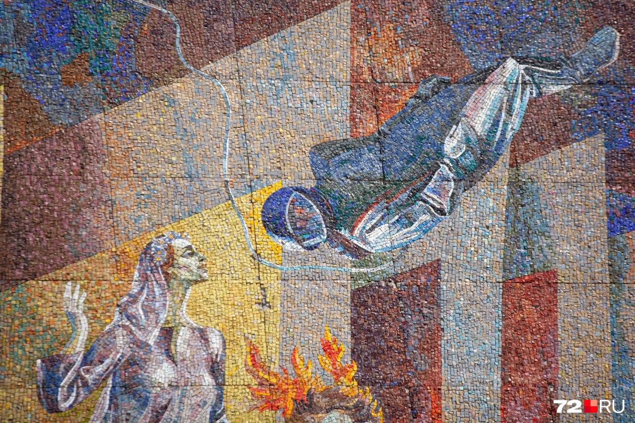 Космонавт. Что ему женщина шепчет? Космонавт. Что ему женщина шепчет?