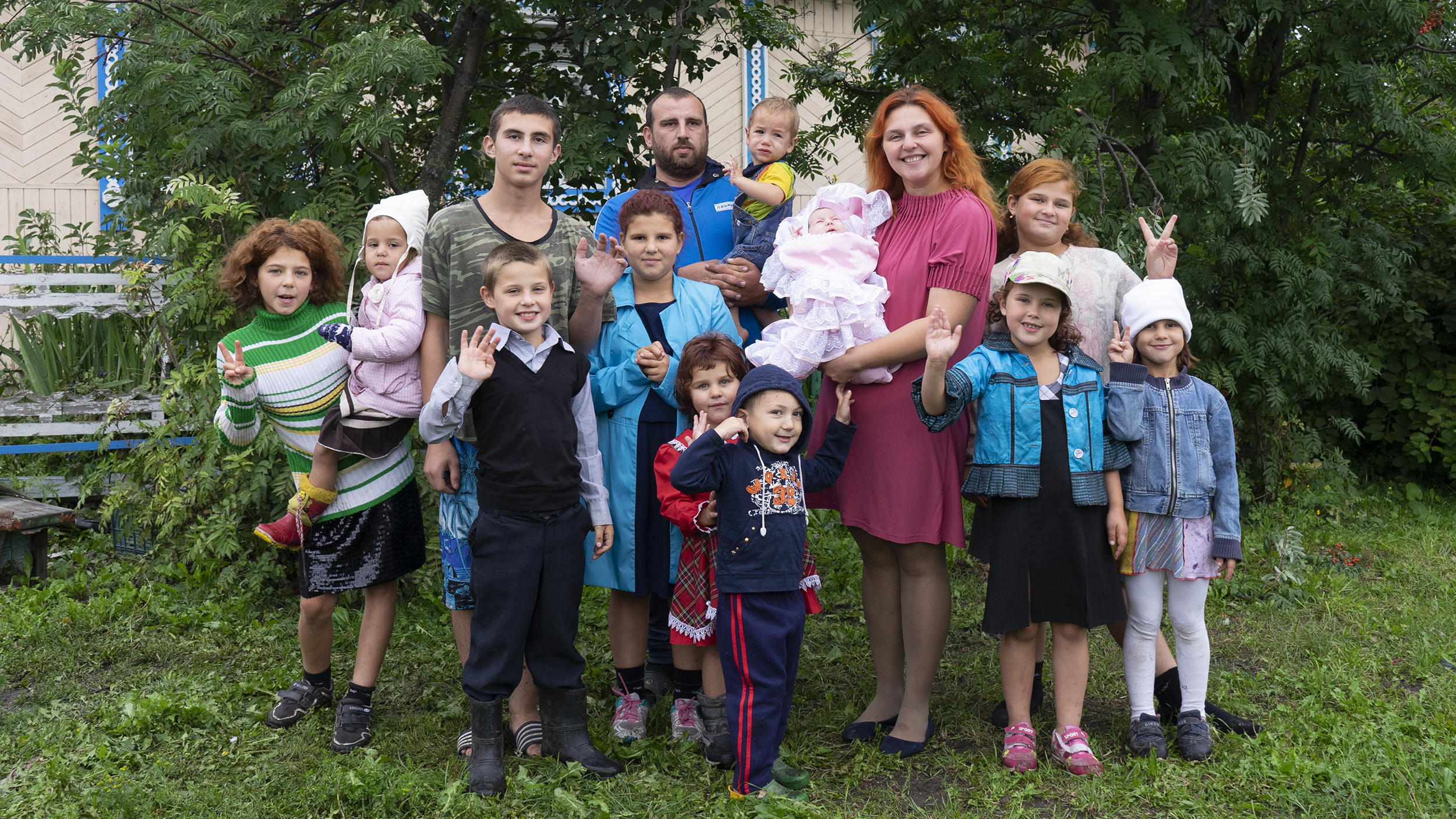Семью с 12 детьми, которой миллионер из списка Forbes подарил дом, лишили всех социальных пособий