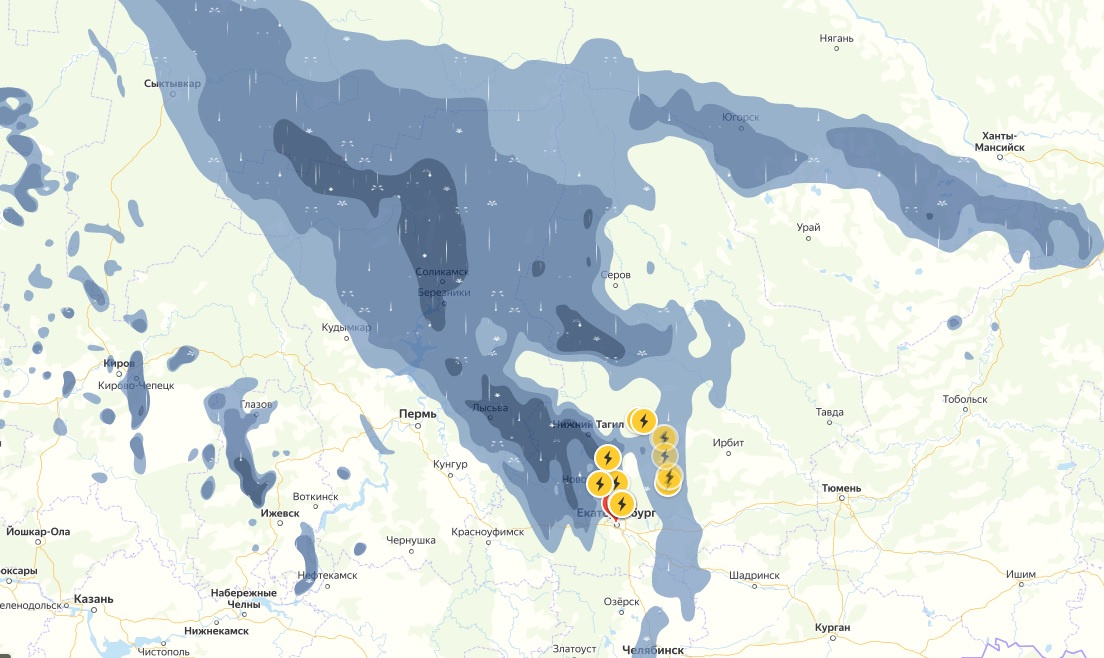 Карта осадков сыктывкар в реальном времени. Грозовой фронт на карте в реальном времени. Грозовой фронт на карте. Грозовой фронт Москва.