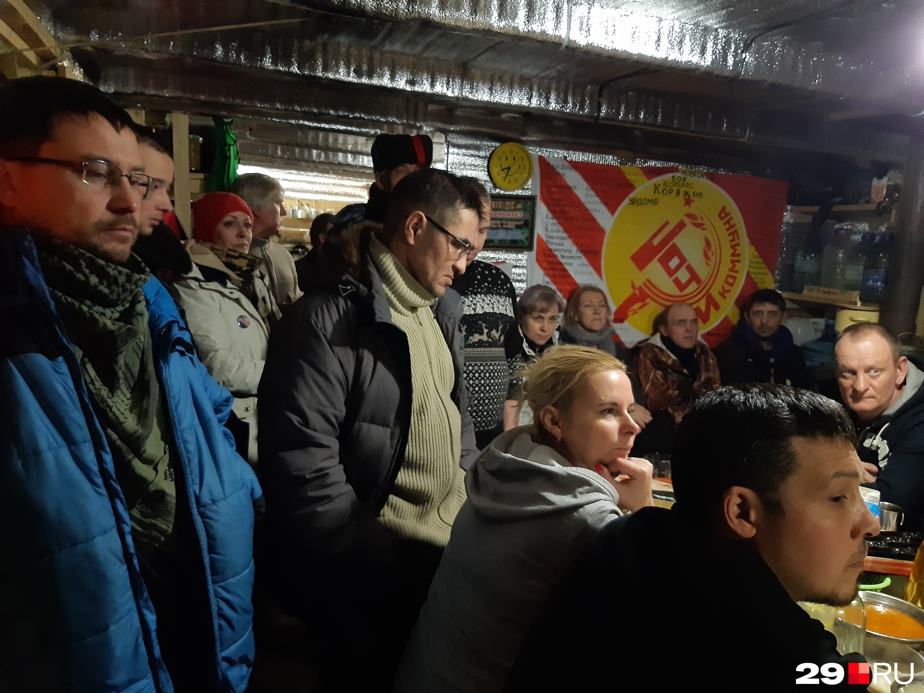 Председатель «Комитета спасения Печоры» Иван Иванов (в центре) в лагере на станции Шиес <a href="https://29.ru/text/politics/66400441/" target="_blank" class="_">в декабре 2019 года</a> Председатель «Комитета спасения Печоры» Иван Иванов (в центре) в лагере на станции Шиес <a href="https://29.ru/text/politics/66400441/" target="_blank" class="_">в декабре 2019 года</a>