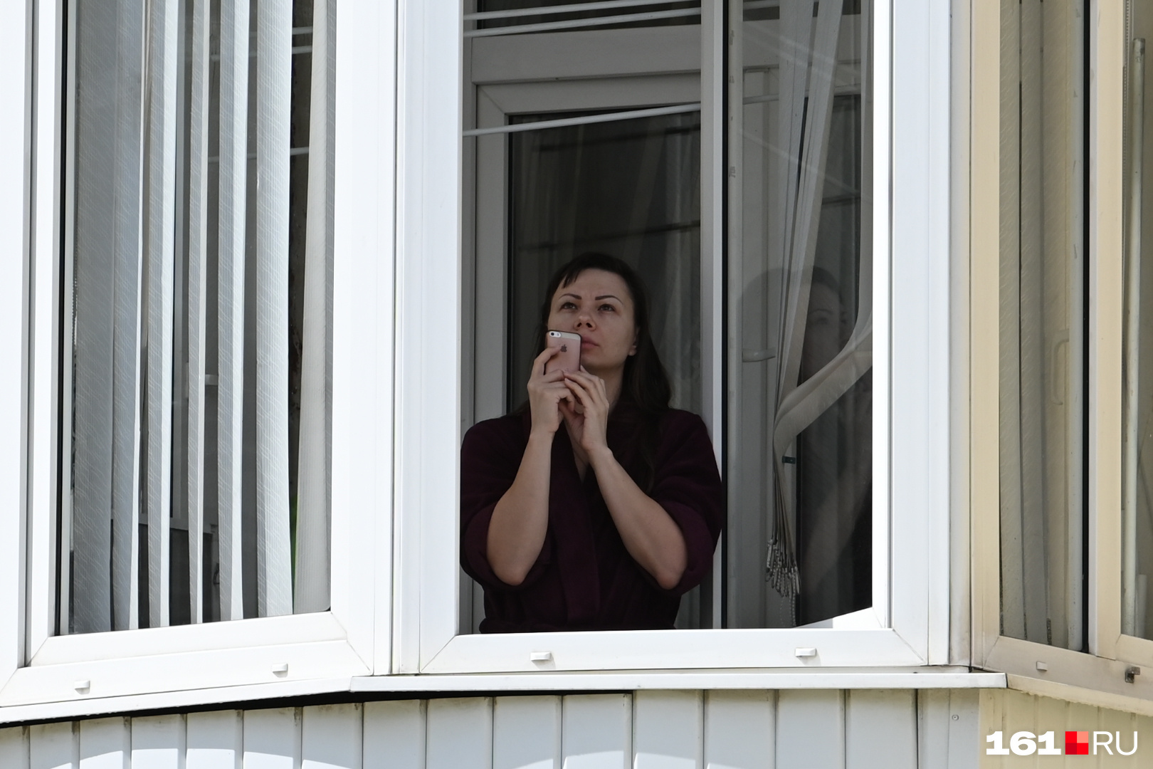 Тысячи ростовчан подошли к окнам своих квартир