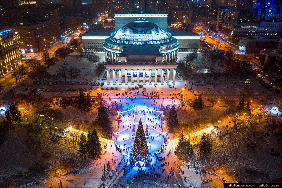 каток возле оперного театра новосибирск