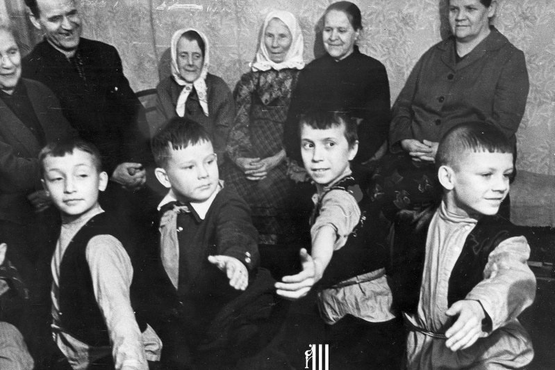 Детский клуб «Ласточка» и его выступление в агитквартире. Пермь, 1963 год Детский клуб «Ласточка» и его выступление в агитквартире. Пермь, 1963 год