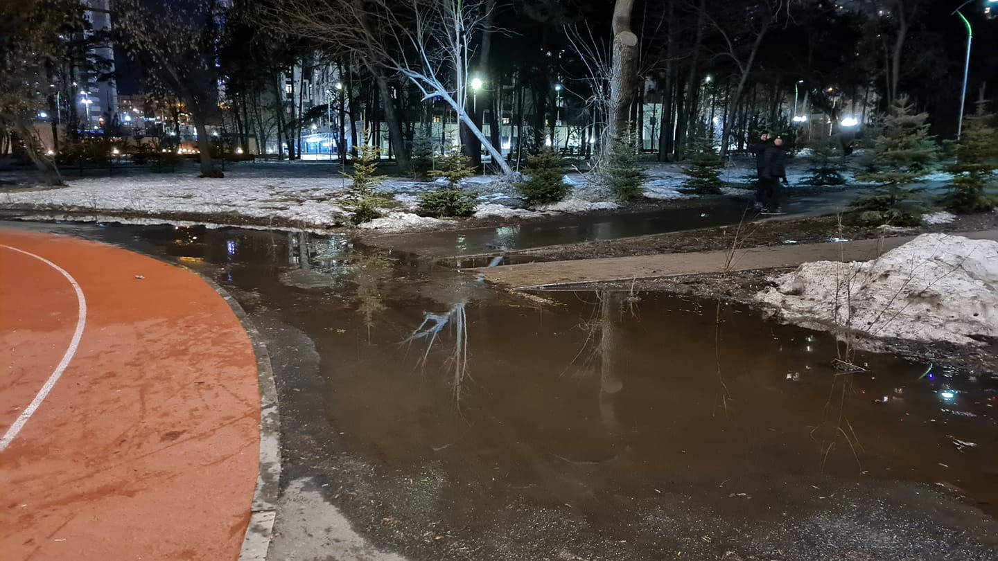 Вокруг стадиона — озера Вокруг стадиона — озера