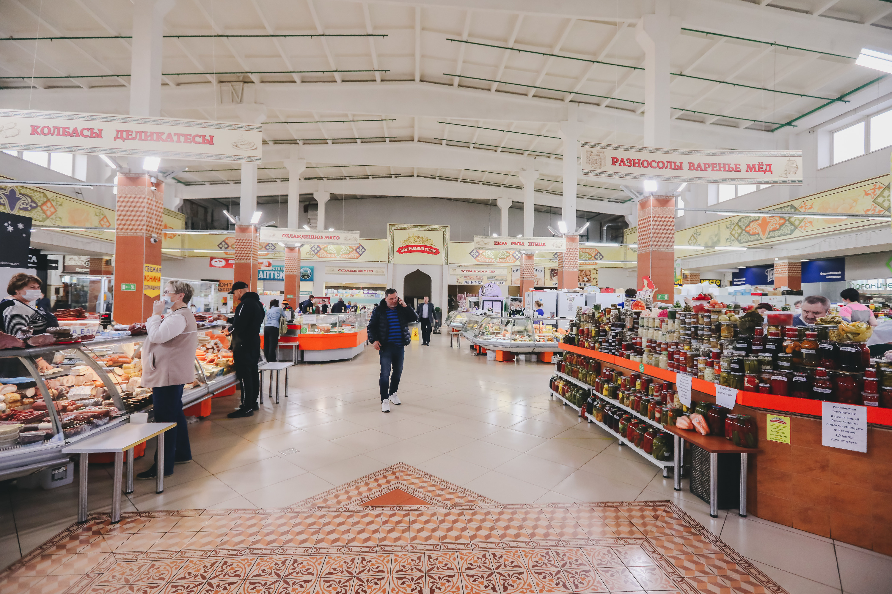 Магазин самый самый в челябинске. Центральный рынок Челябинск. Белый рынок Челябинск. Самый большой рынок в России. Пешеходный рынок Челябинск.