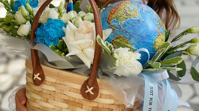 Цветы из мыла и глобусы со сладостями: выбираем необычные букеты для учителей ко Дню знаний в Уфе