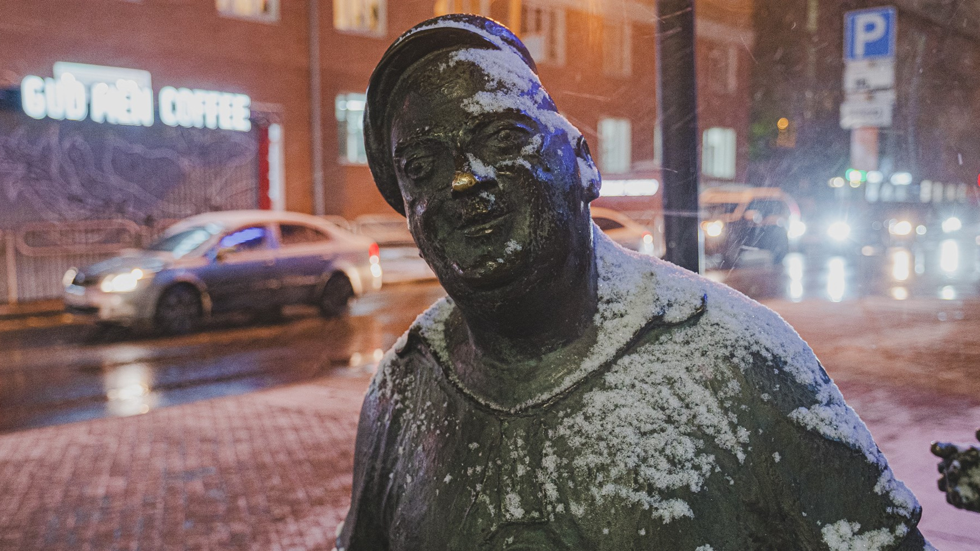 В Перми выпал первый снег. Фото со сказочных улиц
