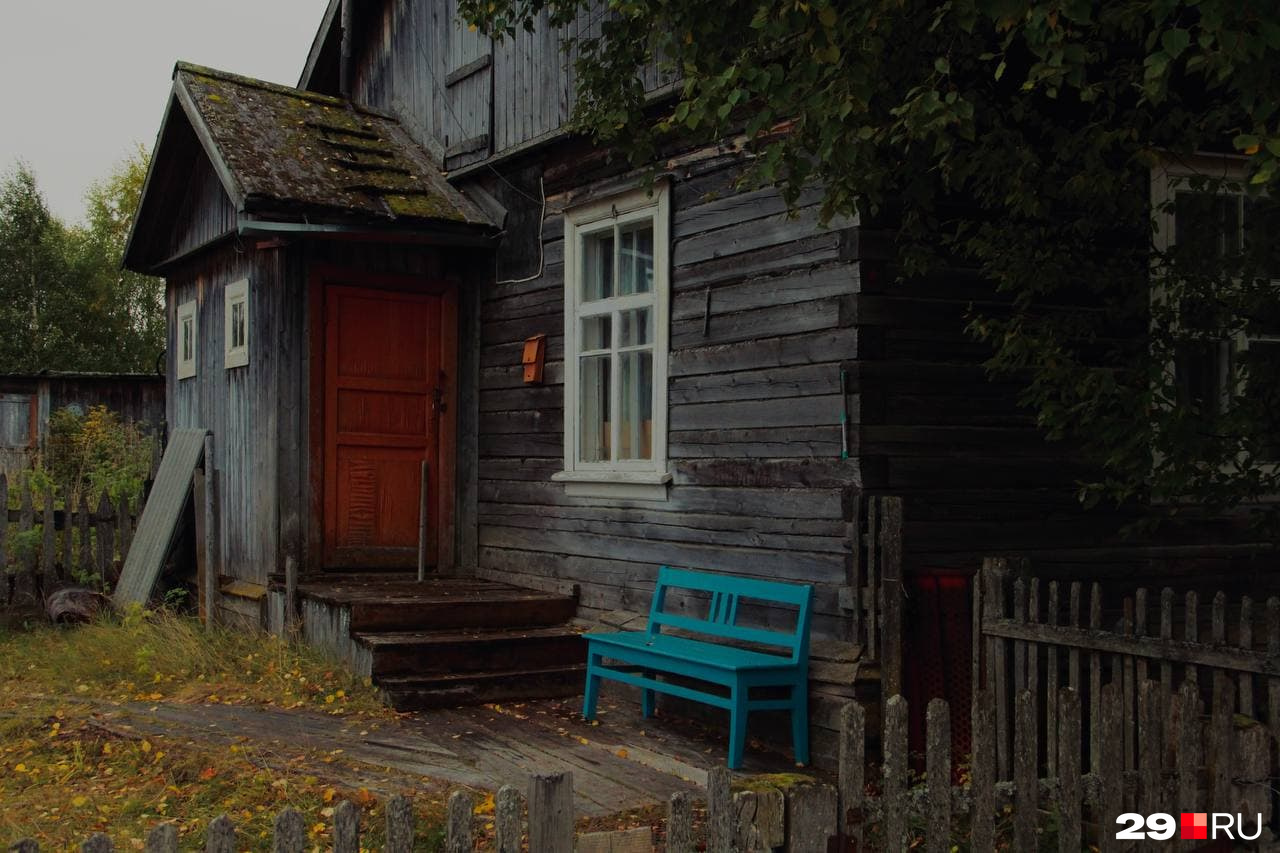 Пусть и многое тут хочется вернуть. Но есть и то, чего не отнять: воспоминания о родном доме, любовь к пейзажам этого места, чистый воздух, спокойствие Пусть и многое тут хочется вернуть. Но есть и то, чего не отнять: воспоминания о родном доме, любовь к пейзажам этого места, чистый воздух, спокойствие