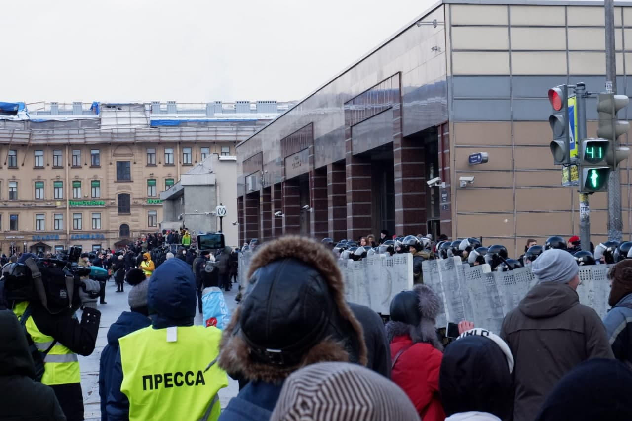 Хлопки в петербурге сейчас. Протесты в Питере 31 января. Фонтанка протесты в СПБ. Акции протеста в марте 2022 в СПБ.