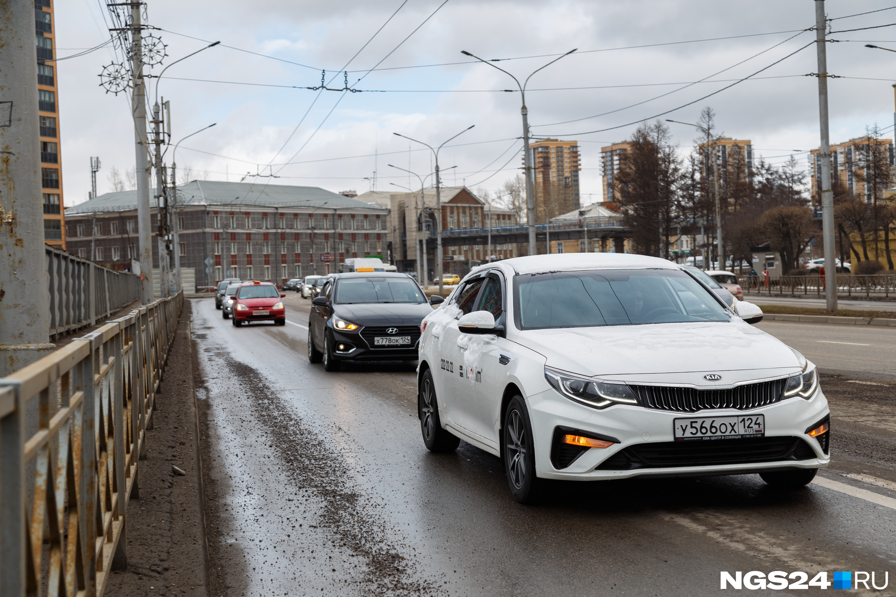 После сбора на Татышеве таксисты решили сделать автопробег через центр Красноярска