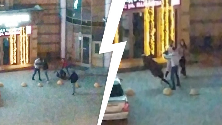 Били кулаками по лицу и пинали: ночью в центре Екатеринбурга неадекватные парни напали на прохожих. Видео
