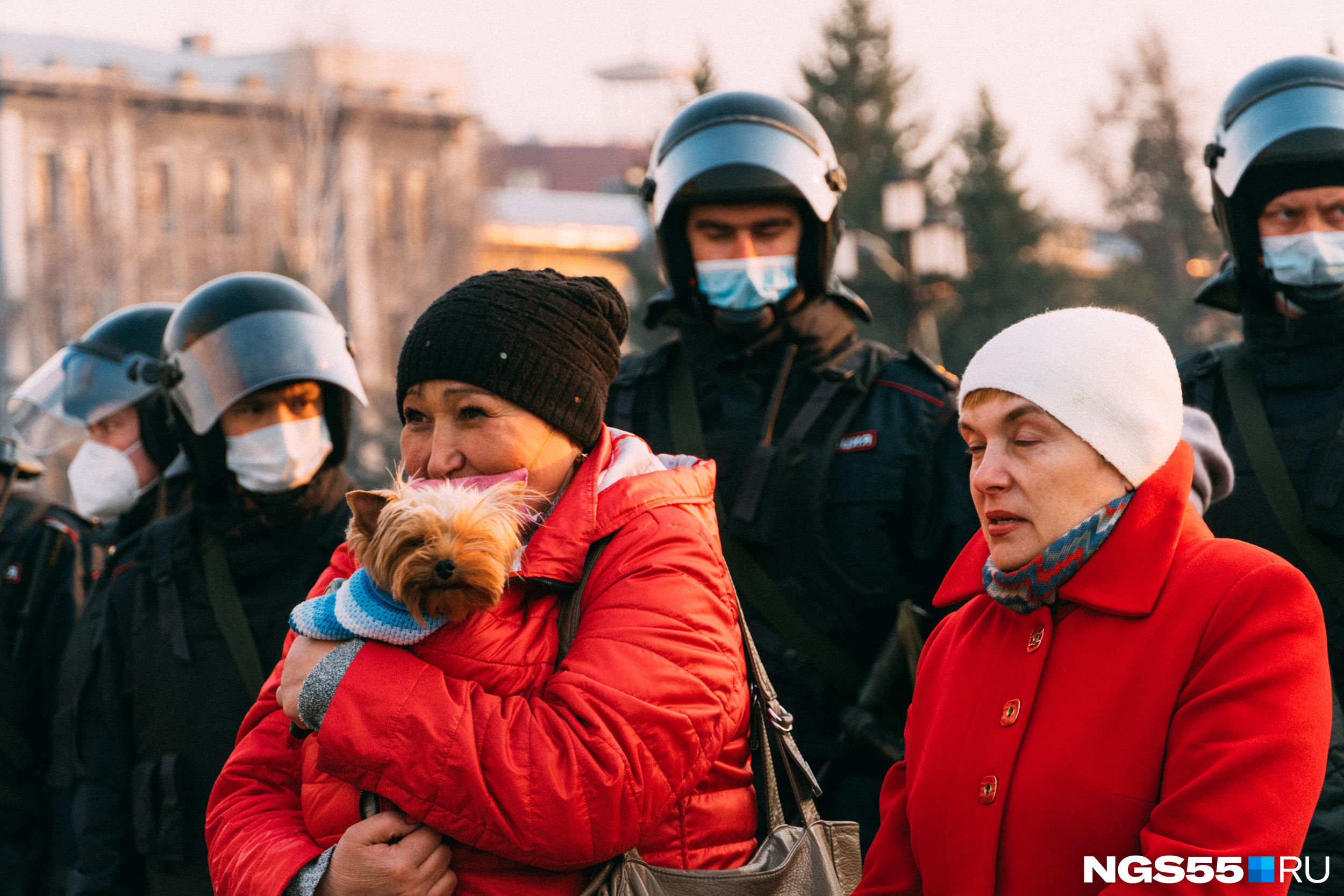А симпатяга в бело-голубом наряде решила поддержать хозяйку <a href="https://ngs55.ru/text/politics/2021/04/22/69878792/" class="_" target="_blank">на митинге в поддержку Навального</a> А симпатяга в бело-голубом наряде решила поддержать хозяйку <a href="https://ngs55.ru/text/politics/2021/04/22/69878792/" class="_" target="_blank">на митинге в поддержку Навального</a>