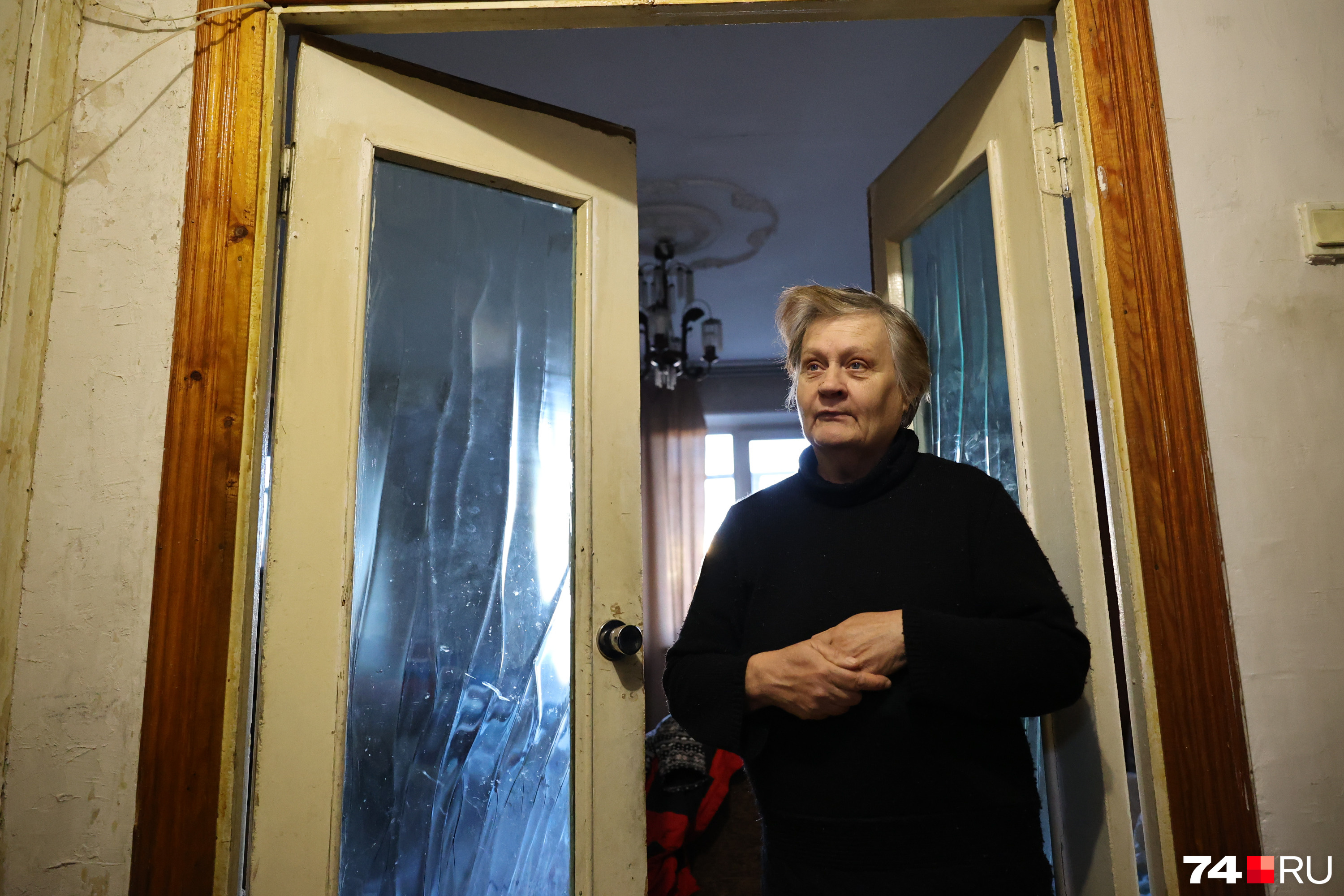 Светлану Борисовну начала топить соседка сверху, после чего коммунальщики перекрыли весь стояк — отрезали жителей снизу и сверху от горячей воды