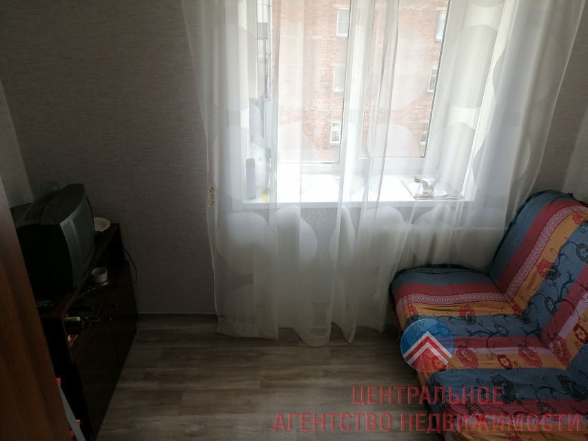 В квартире есть окно (в отличие от предыдущего варианта — только одно) В квартире есть окно (в отличие от предыдущего варианта — только одно)