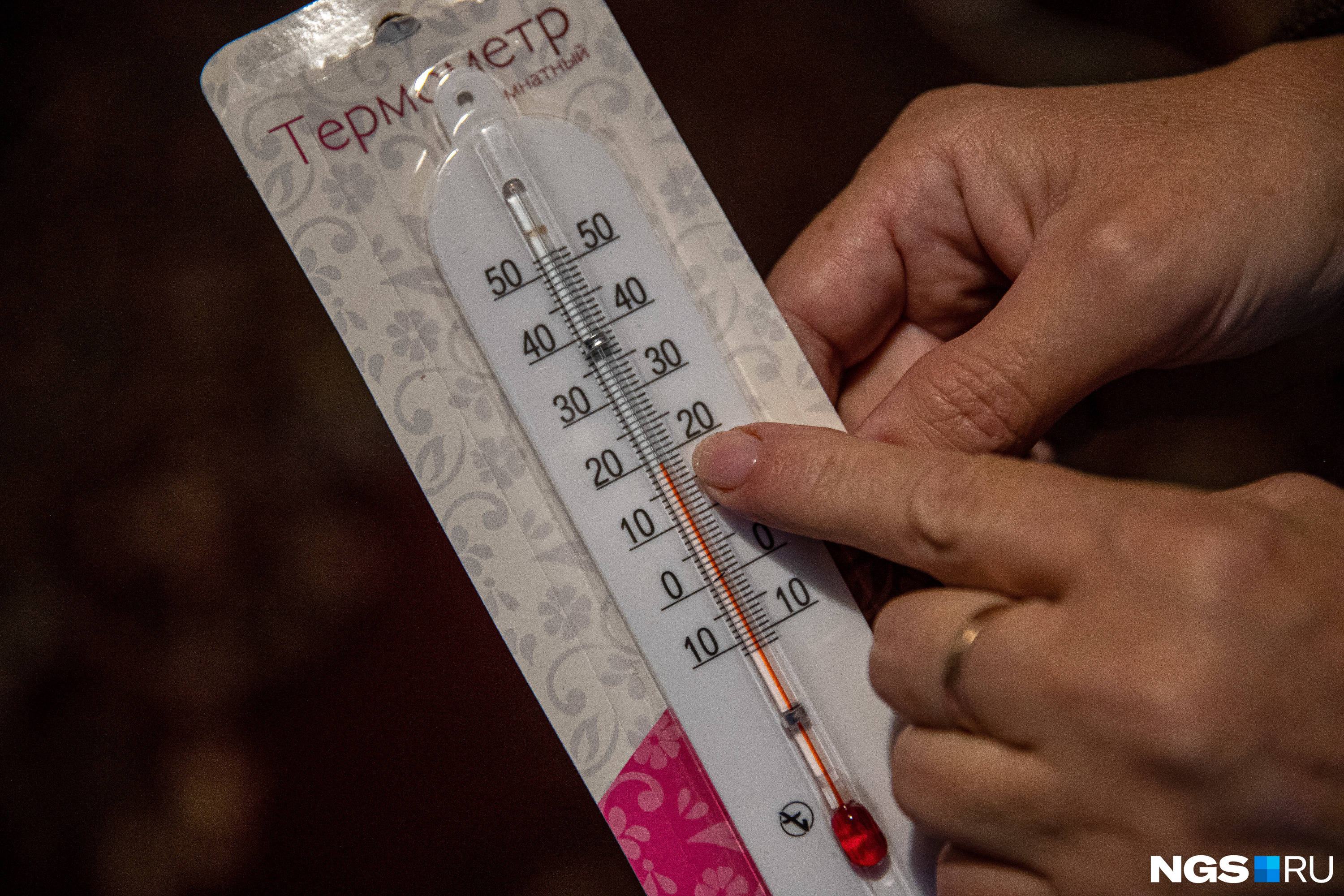 В квартире температура не поднимается выше 18 градусов. И это притом что постоянно работает обогреватель В квартире температура не поднимается выше 18 градусов. И это притом что постоянно работает обогреватель