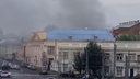 «Весь центр заволокло дымом»: в Ярославле на улице Кирова загорелось кафе. Видео