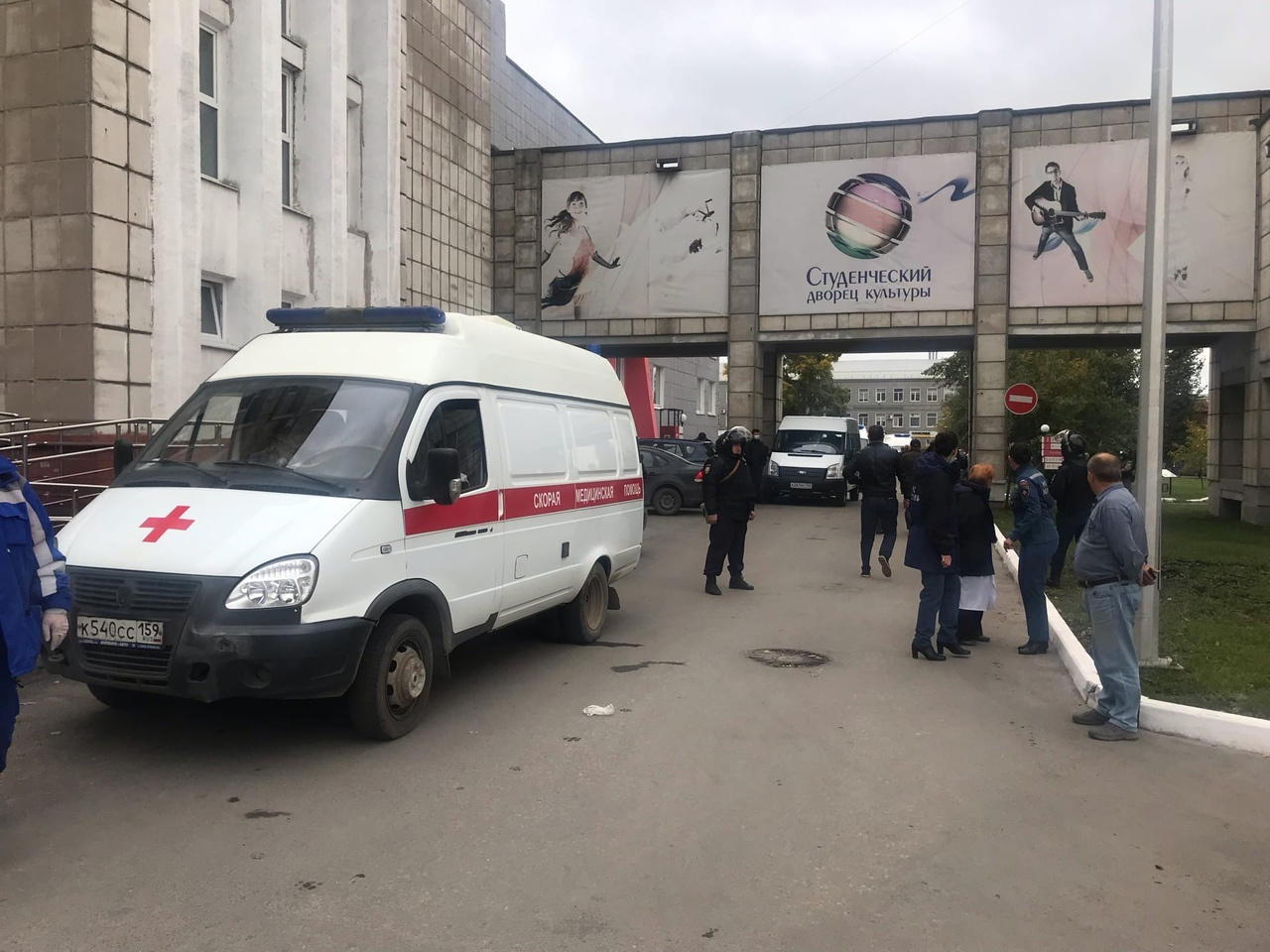 На месте дежурит скорая На месте дежурит скорая