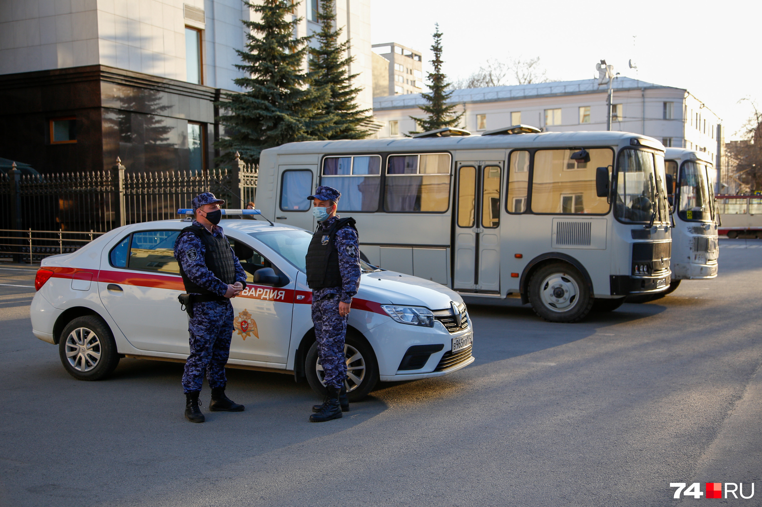 Кстати, старые маршрутки в качестве автотранспорта силовиков используют в Челябинске не первый раз