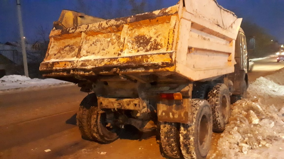 В момент ДТП грузовик занимался уборкой снега В момент ДТП грузовик занимался уборкой снега