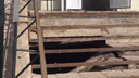 Пострадала женщина: в Переславле-Залесском обвалилась лестница в продуктовый магазин. Видео