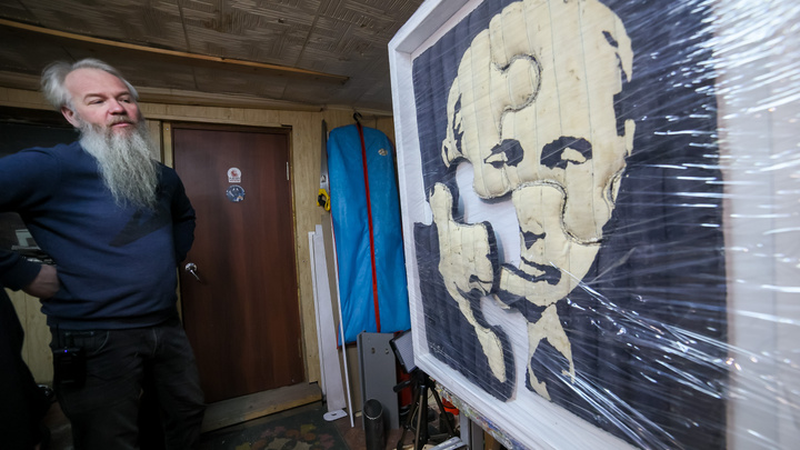 «На Путине я заработал много денег»: как художник Василий Слонов кормит себя и семьи сотрудников ФСБ