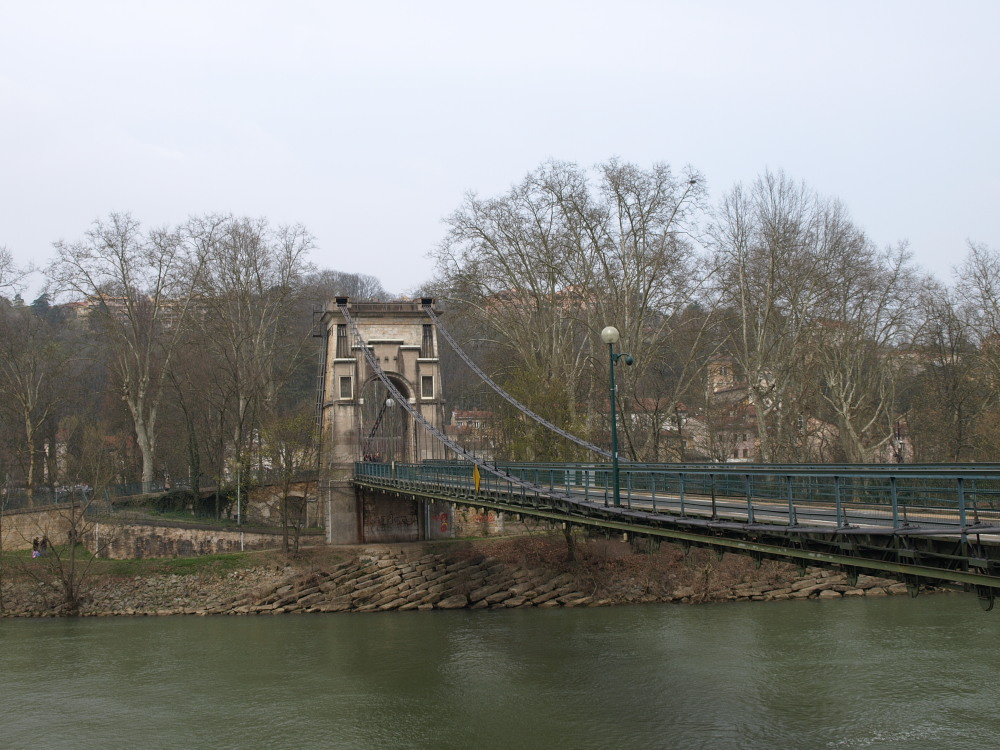 Мост на остров Барб в Лионе