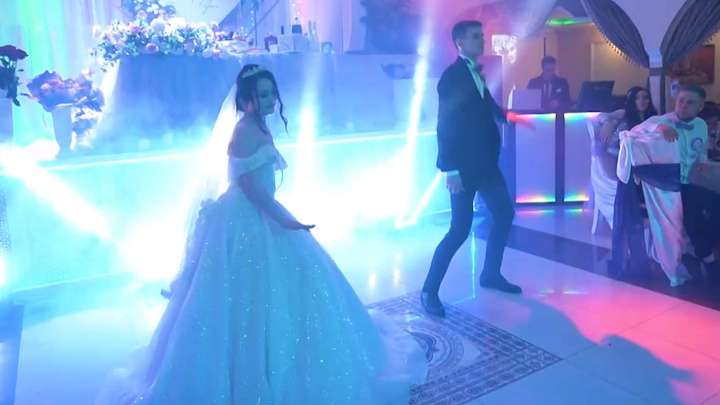 Тиктокерша из Тюмени устроила шоу из своей свадьбы