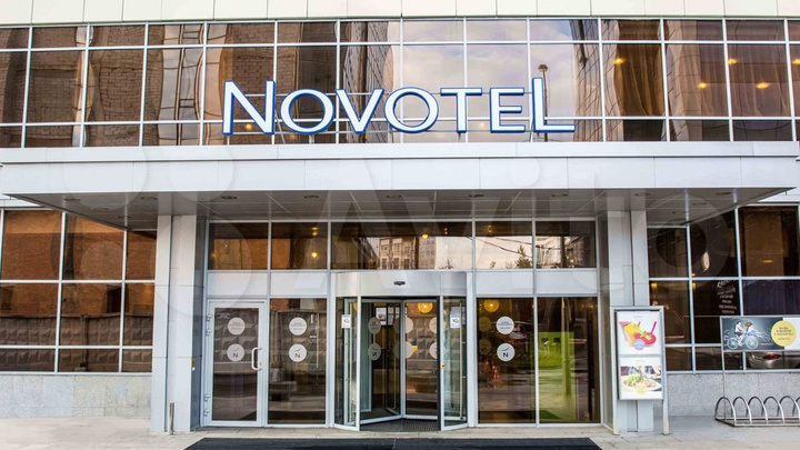 Надо брать: здание гостиницы Novotel в центре Екатеринбурга подешевело на 19 миллионов