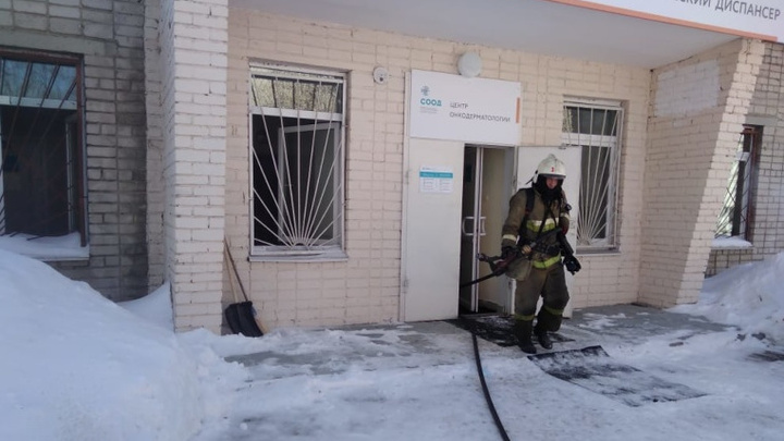 В Екатеринбурге в корпусе онкодиспансера произошел пожар